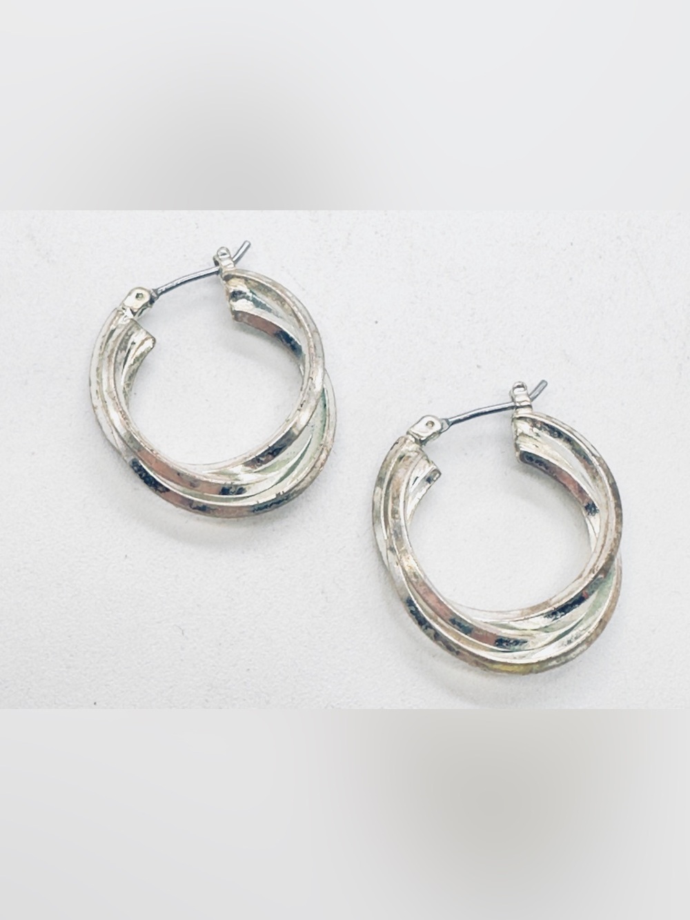SIlver Tone Twisted Hoop Earrings 1” Pierced Simple Delicate